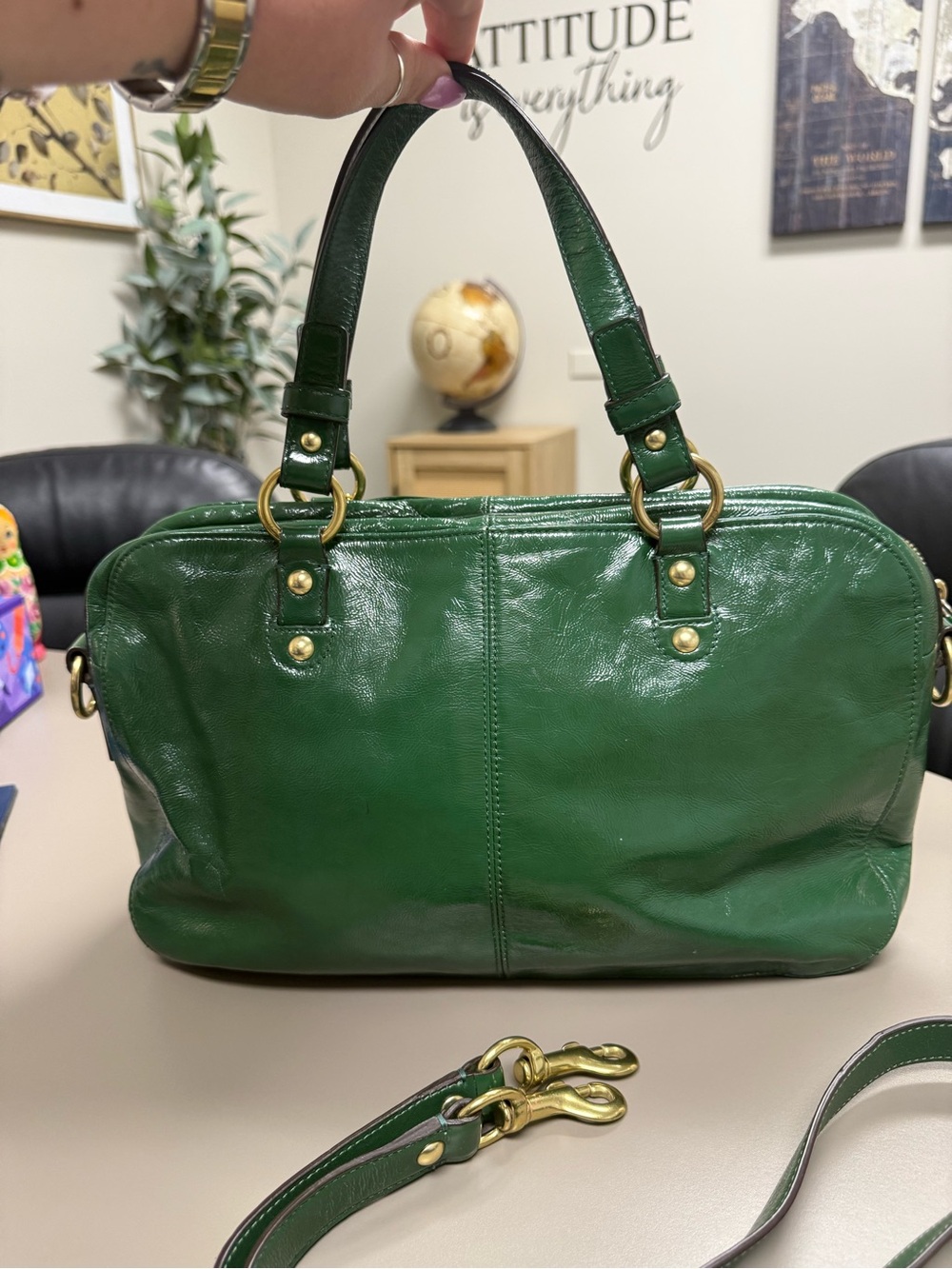 Coach Green Chelsea Leather Turnlock Shoulder Bag with Gold Hardware - Picture 4 of 14